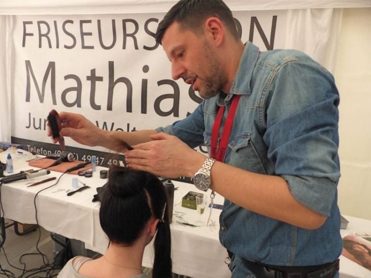 Friseurmeister Mathias P aus Cottbus bei der Hochzeitsmesse