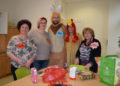 Altenpflege-Schler kreuzen mit Osterhase und Osterhuhn in der Roten Villa auf F FamilienCampus LAUSITZ 2