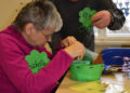 Altenpflege-Schler kreuzen mit Osterhase und Osterhuhn in der Roten Villa auf F FamilienCampus LAUSITZ 3