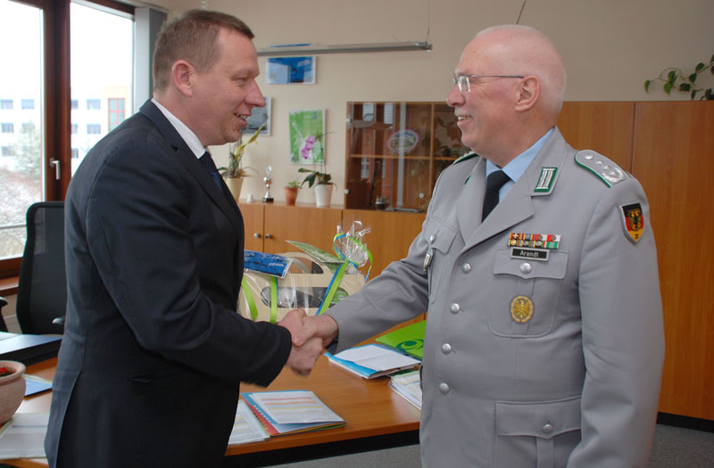 Landrat verabschiedete Bundeswehrkommandeur Oberst Arendt 2 F Pressestelle LK EE
