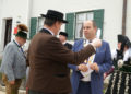 BM-im-Gesprch-a--Trachtenfest-F-Anton-Htzelsperger