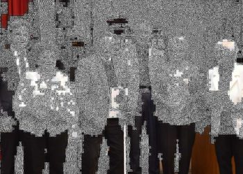 Die Auszeichnung für 25 Jahre Mitgliedschaft erhielten Christa Müller (Zweite von links), Helmut Walther (Dritter von links), Margrit Herrmann (Zweite von rechts) und Edeltraut Schröder (rechts). Auf dem Foto sind außerdem Bürgermeister Jörg Gampe (links) und der Vereinsvorsitzende Holger Schramm (Mitte).