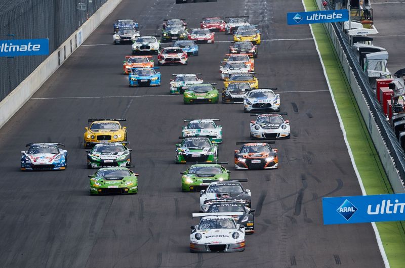 Markenvielfalt im ADAC GT Masters Foto: Dieter Weber