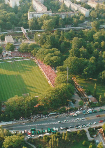 Den Jubel zum 1:0 des FCE gegen den 1.FC Köln am 26.05.2000 hörte Rainer Prautsch bis zu seinem Ballon; Foto: Prautsch