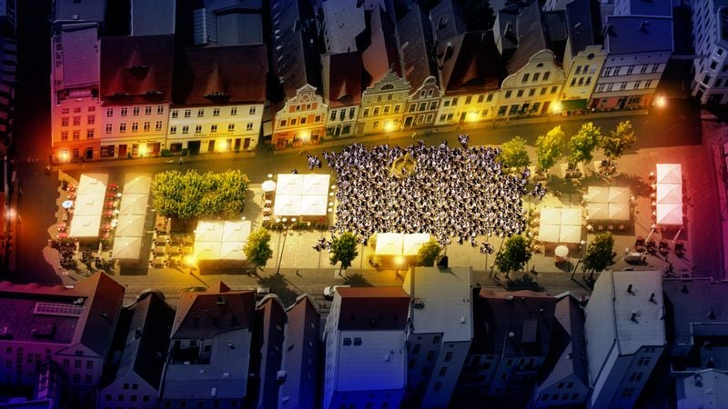 So könnte der Cottbuser Altmarkt 2018 zur ersten weißen Walzernacht aussehen; Foto: Michael Helbig | Gestaltung: wallat & knauth
