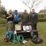 Uebergabe_im_Kraeutergarten