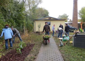 Kinder und Erwachsene des Fördervereins der Astrid-Lindgren-Grundschule Falkenberg/Elster e.V. haben in dem Vorhaben 2016 ein "grünes Klassenzimmer" erschaffen.