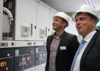 Projektleiter Stephan Choschzick (EVC) sowie Oberbürgermeister und Aufsichtsratsvorsitzender Holger Kelch
