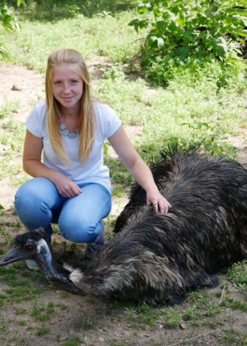 Emu Hilde mit Emily Seliger_FJ