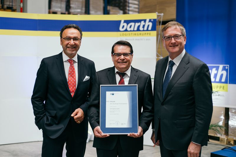 Geschäftsführende Gesellschafter Peter-Johannes Barth und Berthold Barth mit Niederlassungsleiter Manfred Thunig.