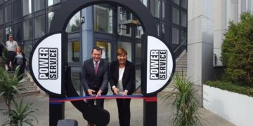 Oberbürgermeister Holger Kelch & Power Service-Chefin Ilona Weigand