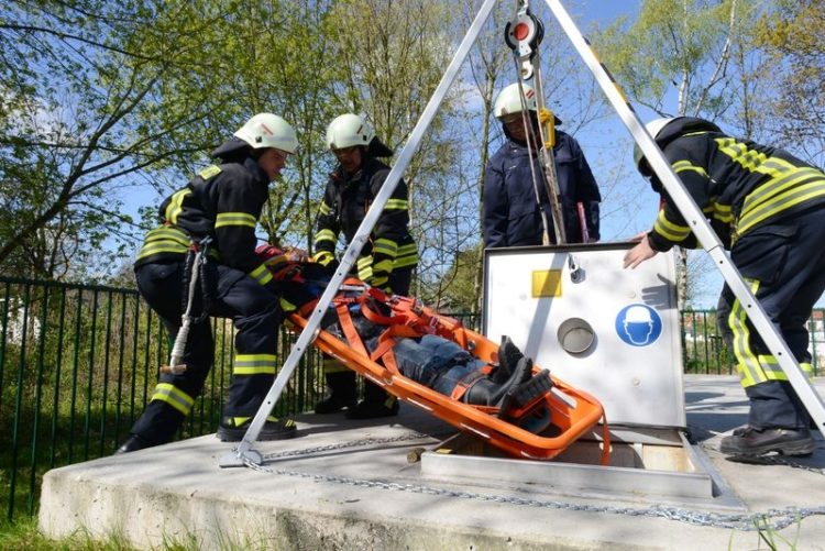 Rettungsübung am Horizontalbrunnen in Senftenberg