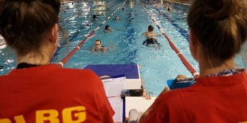 DLRG Zähler beim 24h Schwimmen in Cottbus 2017