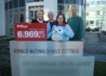 Christine Möbius, Peter Neumeister, Sibylle Stahn, Michael Laurischk bei der Spendenübergabe