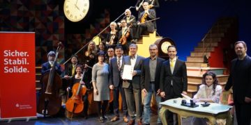 Übergabe Förderscheck der Ostdeutschen Sparkassenstiftung an Staatstheater Cottbus