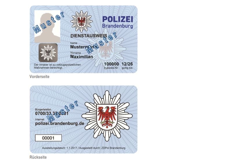 Polizisten erhalten neue Dienstausweise