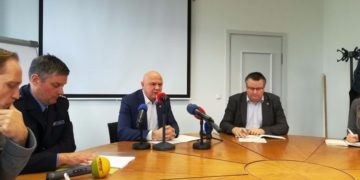 Pressekonferenz der Stadt Cottbus nach Angriff auf Ehepaar