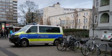 Polizeiwagen an der Haltestelle Stadtpromenade