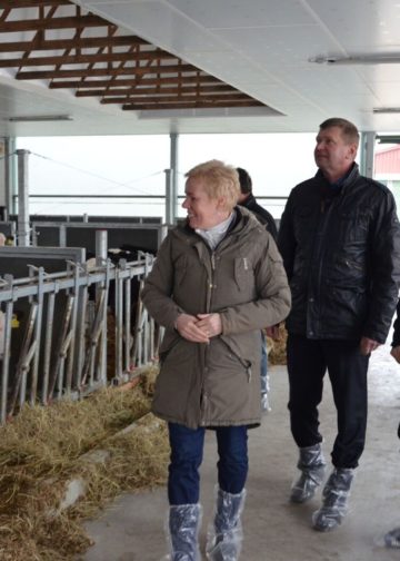 Besuch Staatssekretrin und Landrat in Bronkow Foto Landkreis 2_preview