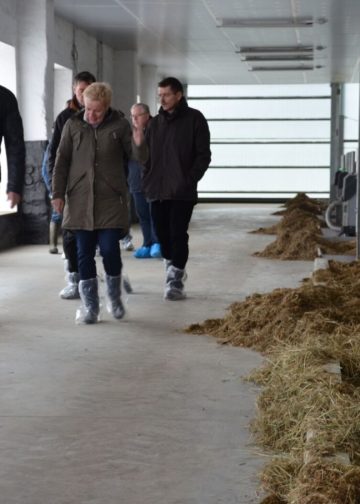 Besuch Staatssekretrin und Landrat in Bronkow Foto Landkreis 3_preview