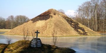 Seepyramide in Branitz nach Brand