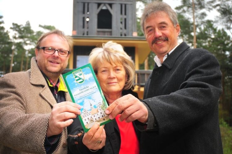 Bild: v.l.n.r.: Thilo Richter(LAG Elbe-Elster e.V.), Margot Fehrmann (LAG Dresdner Heidebogen e.V.) und Jochen Reinicke (LAG Elbe-Röder-Dreieck e.V.)