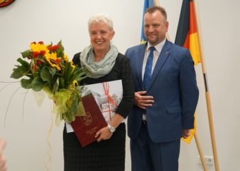 Amtsantritt der neuen Bürgermeisterin von Forst Simone Taubenek, es gratuliert Ryszard Kowalczuk Bürgermeister der polnischen Gemeinde Brody