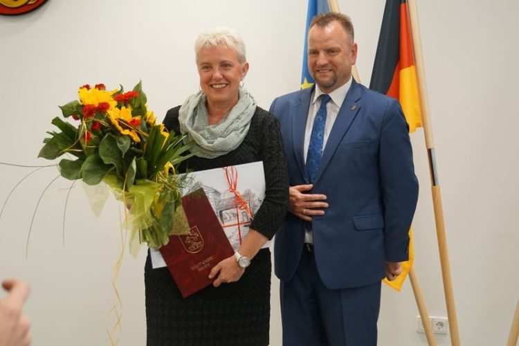 Amtsantritt der neuen Bürgermeisterin von Forst Simone Taubenek, es gratuliert Ryszard Kowalczuk Bürgermeister der polnischen Gemeinde Brody