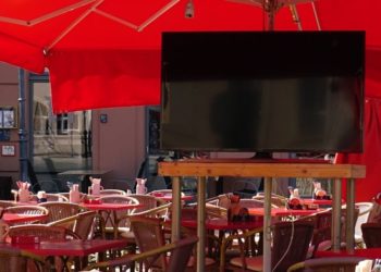 Aufbau für Public Viewing im Brau & Bistro Cottbus