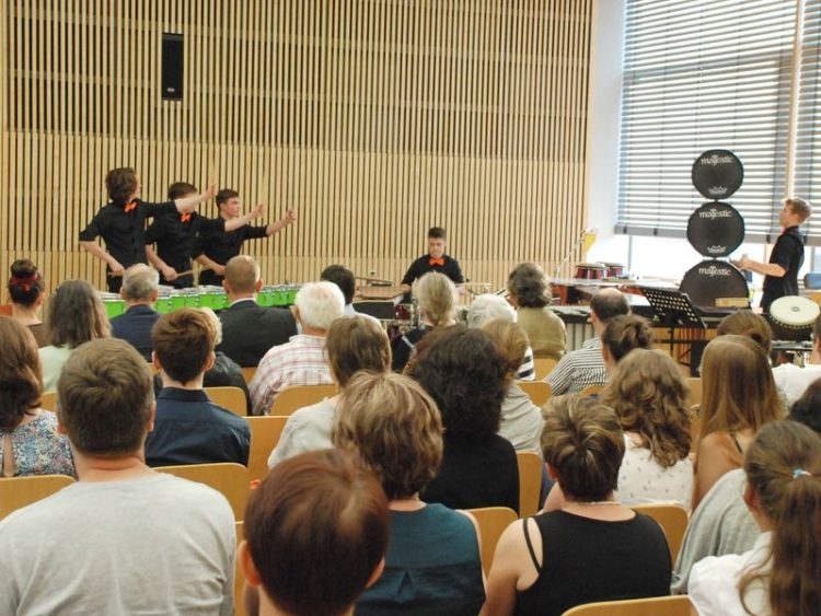 „Weberknechtquintett“ und Popcombo Elsterwerda überzeugten Jury