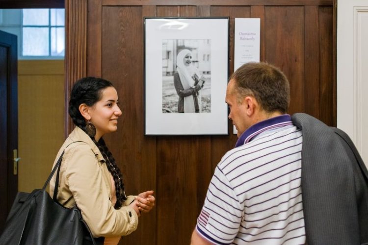 Ausstellung in Cottbus „Fremde Freundinnen – Gesichter der Migration“