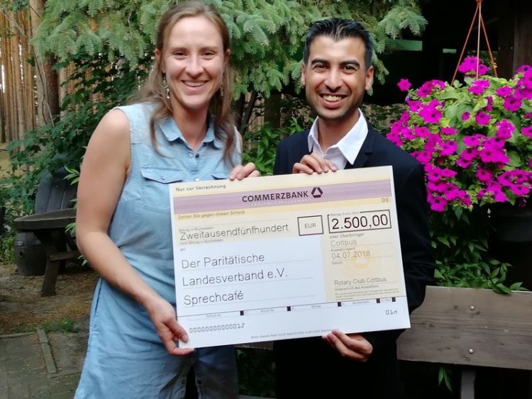 Cottbuser Rotarier spenden 2.500 Euro für Sprechcafés