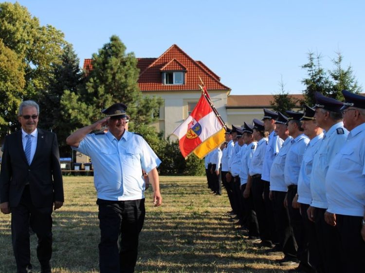 Ein Hauch von Zapfenstreich für den Kreisbrandmeister des Spree-Neiße Kreises