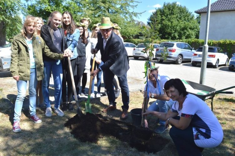 „Klimateller- regional genial“ mit Markttag am Elsterschloss-Gymnasium