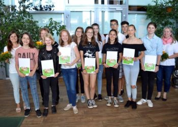 Elbe-Elster Kreistag ehrt Schüler für Wettbewerbsleistungen
