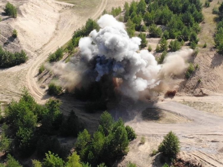 Unter Extrembedingungen. Munition im Tagebau Jänschwalde gesprengt