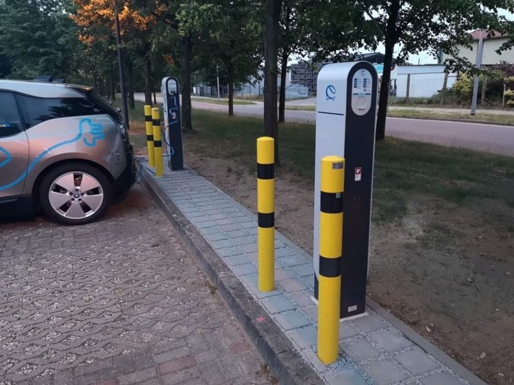 enviaM baut 106 neue öffentlich zugängliche Ladestationen für Elektroautos