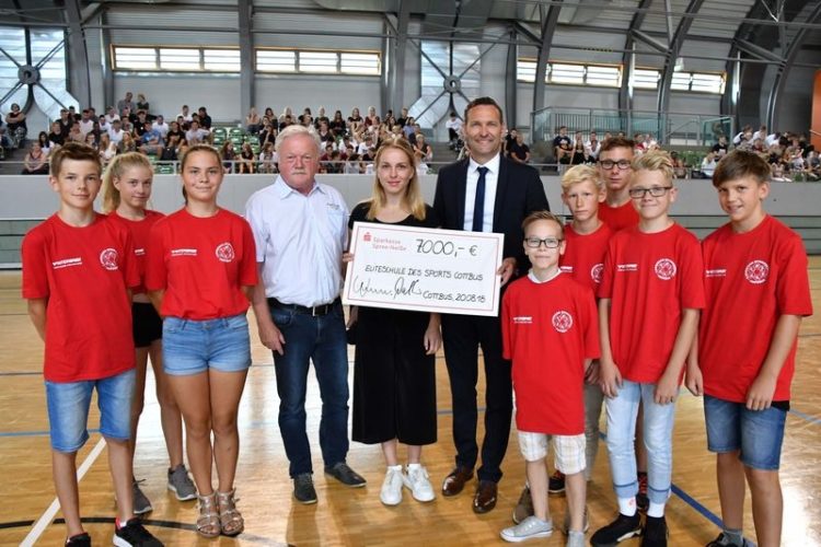 Sparkasse fördert Lausitzer Sportschule Cottbus mit 7.000 Euro