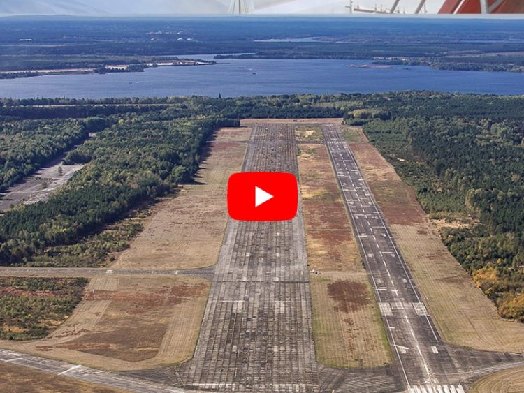 Welzow Flugplatz im Hintergrund Wasserlandesplatz auf Sedlitzer See