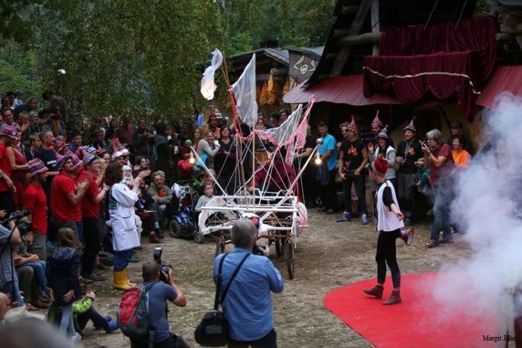 25. Folklorum: Silberhochzeit im Zauberwald