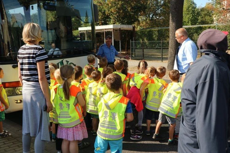 Busschule: Verkehrssicherheitstraining für die jüngsten Fahrgäste in Elbe-Elster