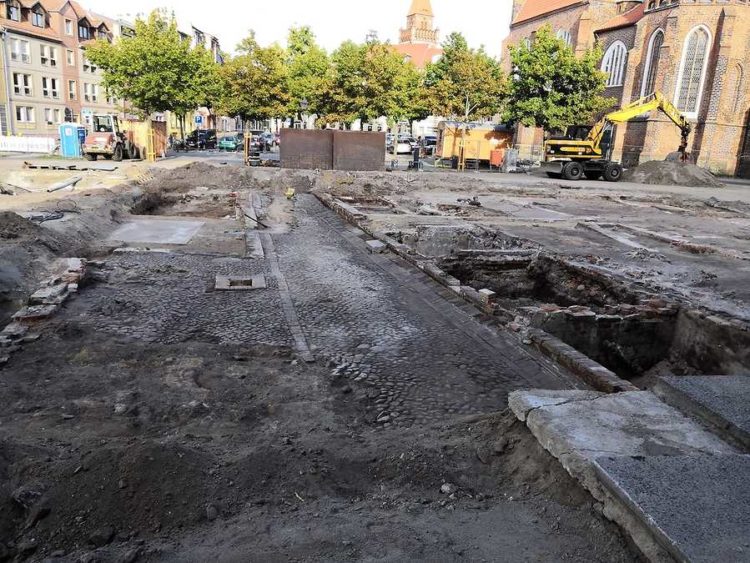 Cottbuser Oberkirchplatz: Archäologische Ausgrabungen erlebbar machen