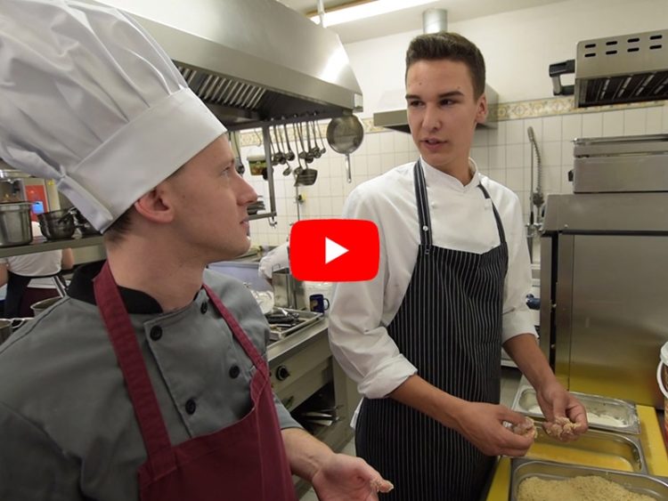 Youtubekanal Benny Job als Koch auf Ausbildungssuche auf Schloss Lübbenau