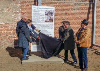 Infotafel zum DDR-Kindergefängnis Bad Freienwalde in Cottbus aufgestellt