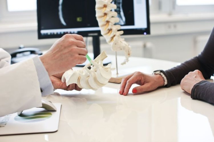 Ligamenta Wirbelsäulenzentrum / pixelio.de