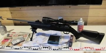 Mann bedroht und stalkt ehemalige Freundin. Polizei findet Waffen in Lauta