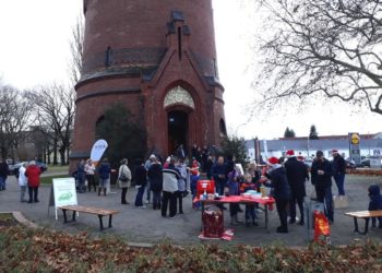 Offenes Kalendertürchen am Forster Wasserturm
