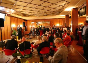 Schlange stehen beim Cottbuser Netzwerkabend