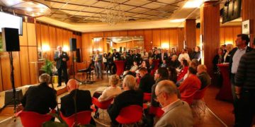 Schlange stehen beim Cottbuser Netzwerkabend