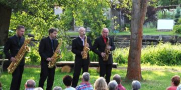 Klarinettenklänge und Saxophonmusik an den Ufern der Spree